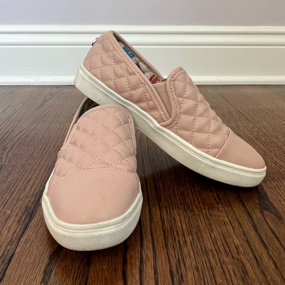 Steve Madden Girls Size 2 Blush Quilted Slip Ons